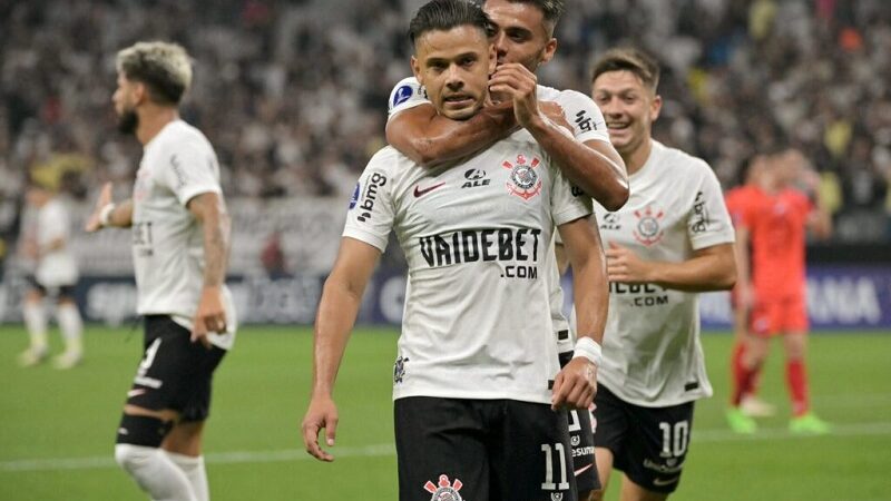 Corinthians encorpa elenco e ganha opções para estreia no Brasileiro