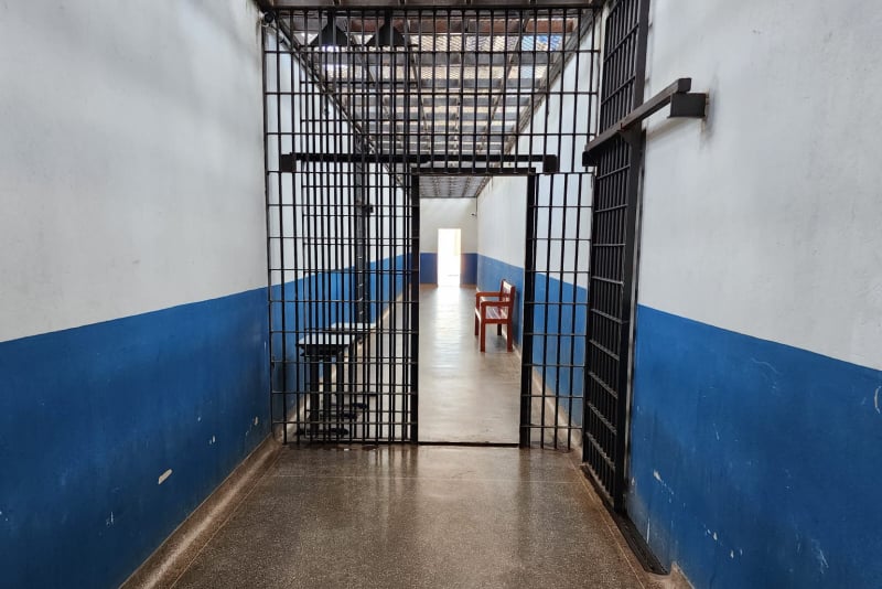 Suspeito é preso em Cuiabá pela DEDM, por manter mulher em cárcere privado e ameaça com faca