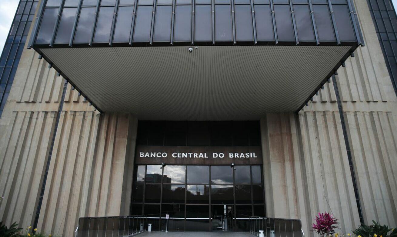 Se Brasil crescer perto de 3%, dinâmica fiscal começa a melhorar, diz Campos Neto