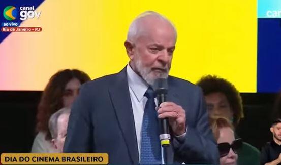 Lula diz que artista, cinema e novela ‘não é pra ensinar putaria’ durante evento