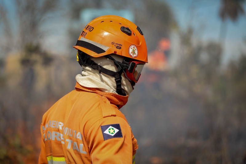 Corpo de Bombeiros envia mais uma equipe para combate a incêndio em Cáceres nesta quarta-feira (26)