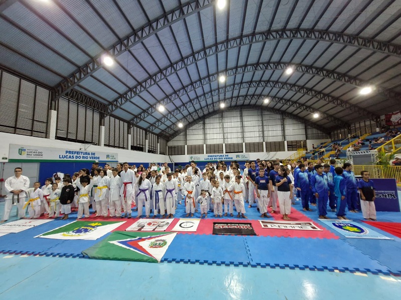 Delegação de 70 atletas de MT participa de campeonatos Nacional e Internacional de Karatê em Cascavel-PR