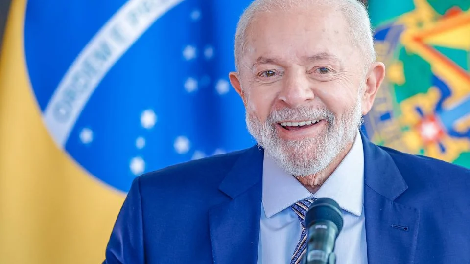 Lula cresce em disputa contra Bolsonaro e vence todos os adversários em 2026, diz pesquisa – Fato Novo