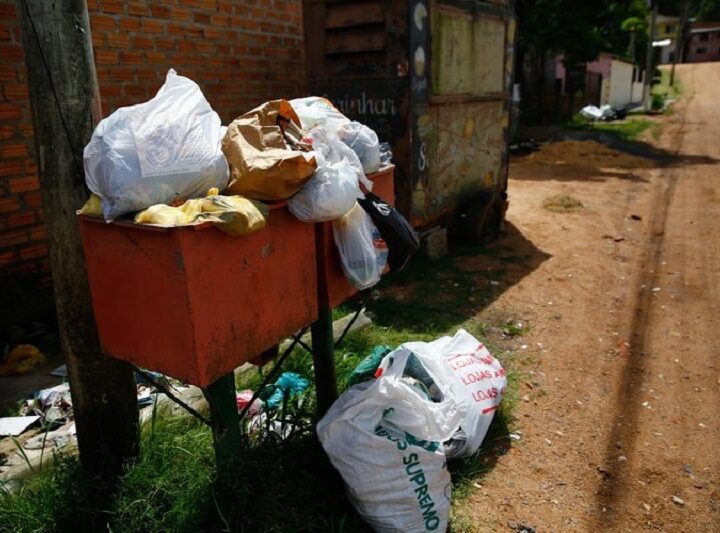 Com uma péssima administração, Cuiabá esta tomada de lixo, buracos, falta de iluminação pública, esgoto entupidos