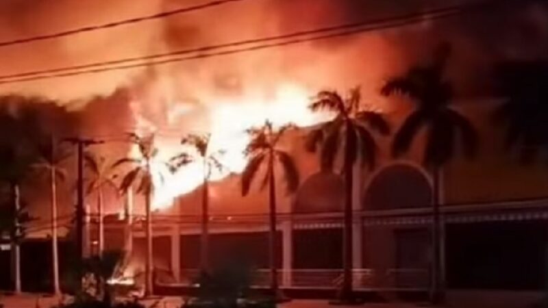 Incêndio no Camelódromo de Cuiabá destruiu 600 lojas nesta madrugada