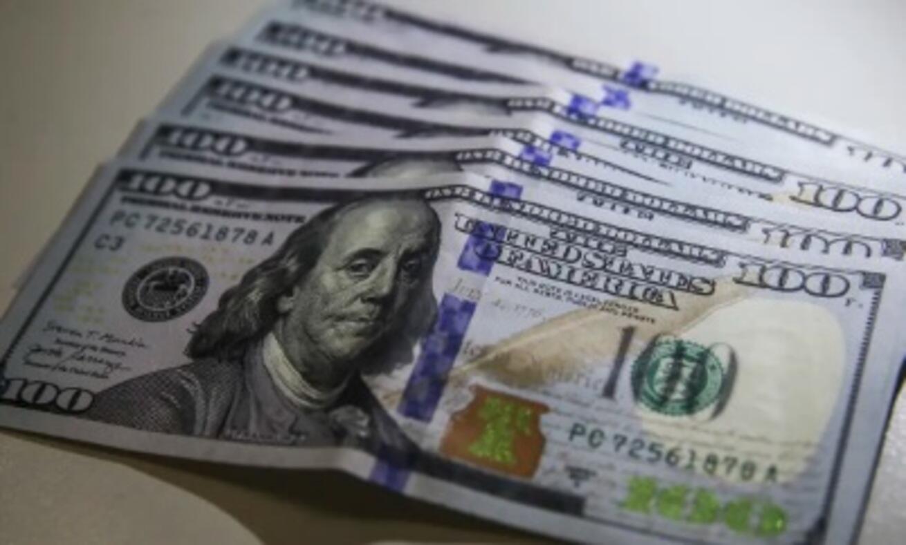 Dólar cai 1,06% e encerra a semana com desvalorização de 3,40%