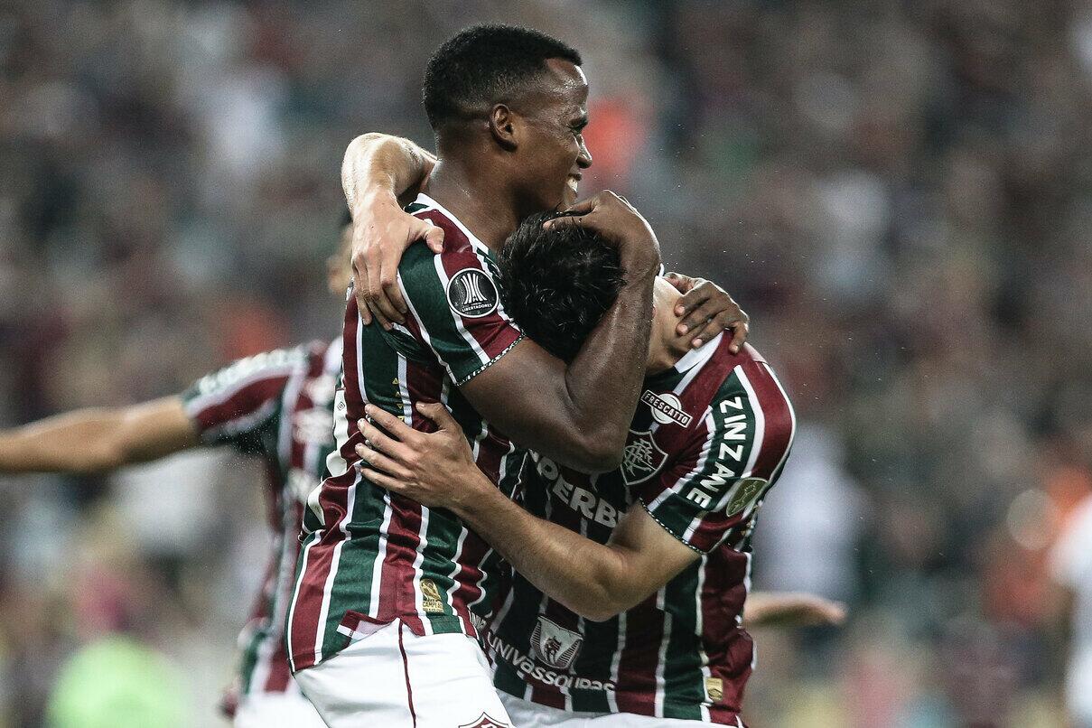 Fábio defende dois pênaltis, Fluminense supera o Grêmio e vai às quartas da Libertadores