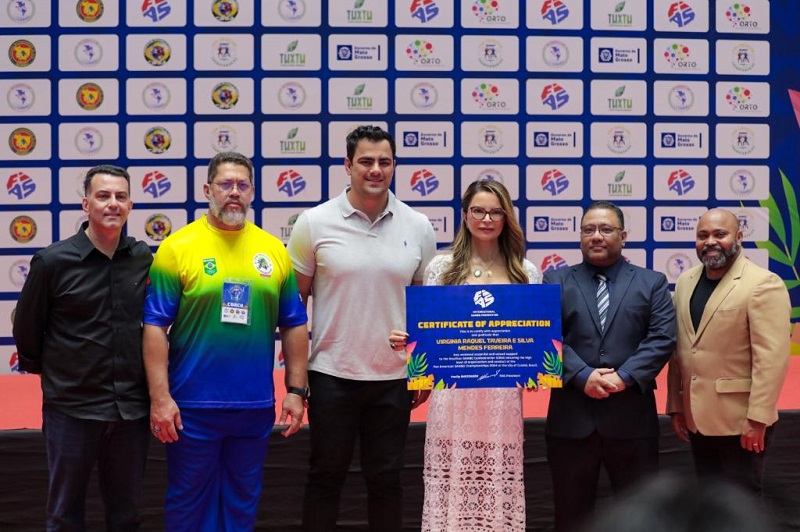 Primeira-dama do Estado é homenageada como Madrinha do Sambo no Pan American Championships realizado em Cuiabá