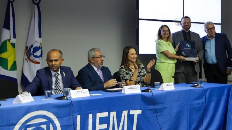 CONGRESSO INTERNACIONAL: Coletânea com diagnósticos de 13 bacias é lançada em Cuiabá