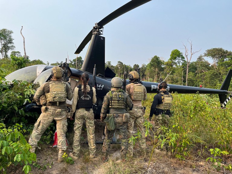 Gefron auxilia na apreensão de 238 kg de supermaconha em helicóptero e causa prejuízo de R$ 3 milhões ao crime organizado