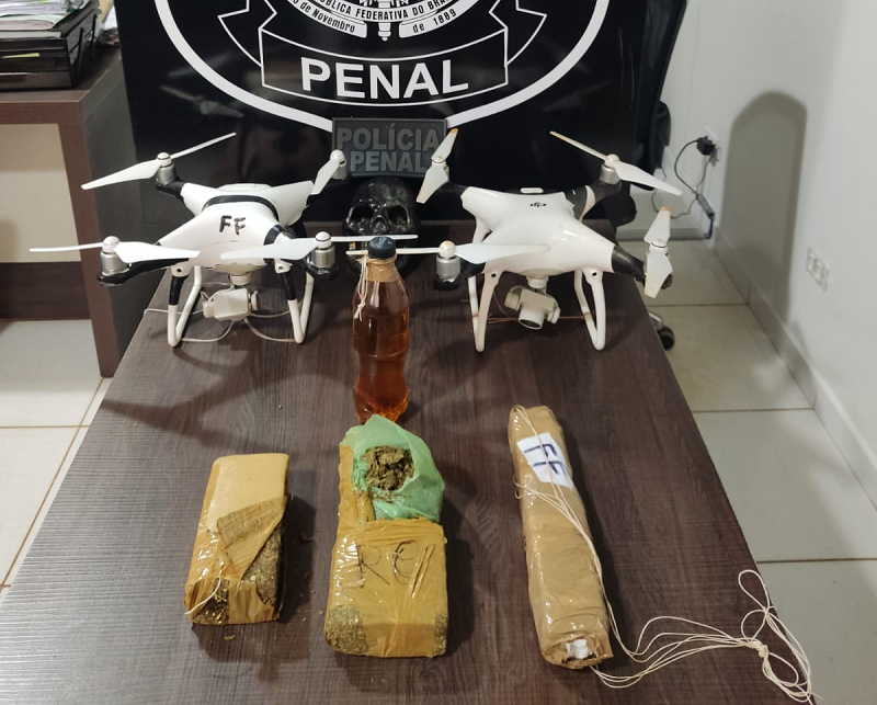 APREENSÃO – Policiais penais interceptam drones com drogas e bebida que seriam arremessados na Penitenciária Mata Grande