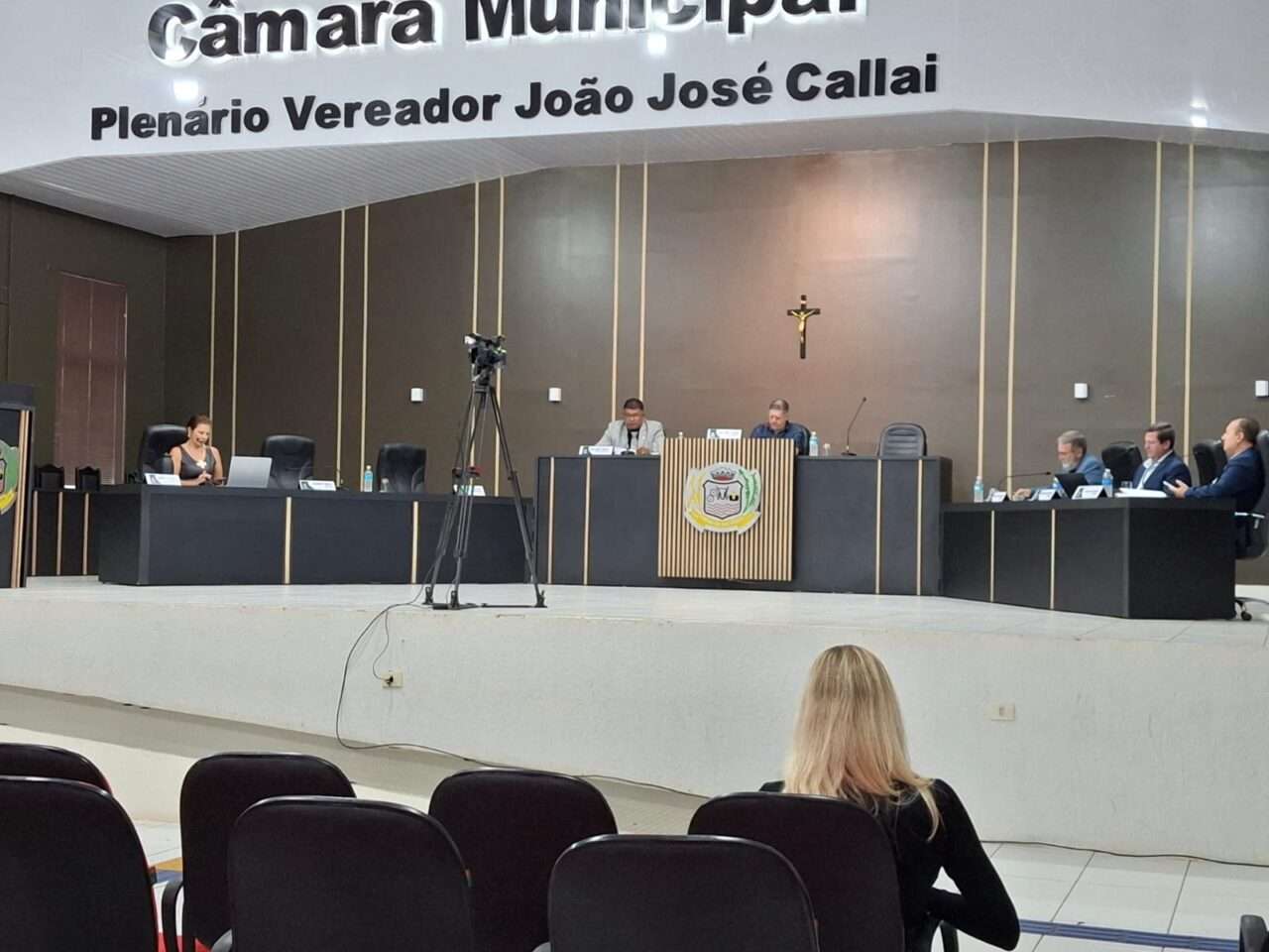 Mesa diretora alega inconstitucionalidade e projeto é arquivado na sessão da Câmara Municipal