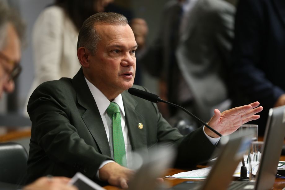 Senador diz não ter medo de disputa interna, mas quer que PL considere tempo de filiação para apoiá-lo em 26