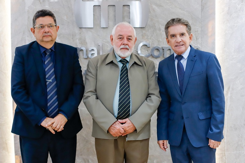 Sérgio Ricardo recebe presidente eleito do TJMT e reforça parceria institucional pelo fim das desigualdades