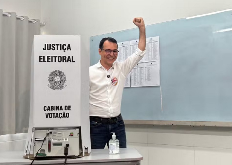 “Não deixem de votar": Lúdio Cabral votou hoje pela manhã (27) agradeceu os eleitores pelo crescimento nas pesquisas