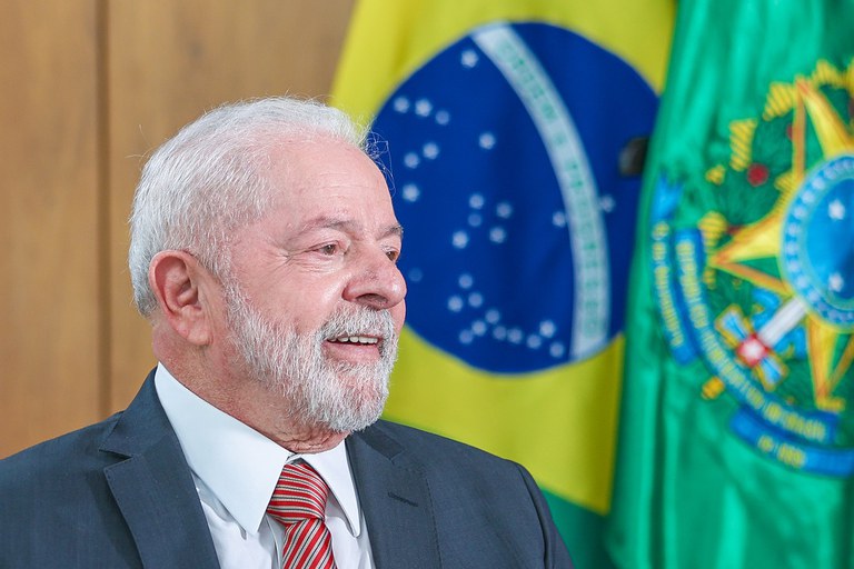 Lula sanciona lei que estabelece tributação mínima de 15% sobre lucro das multinacionais