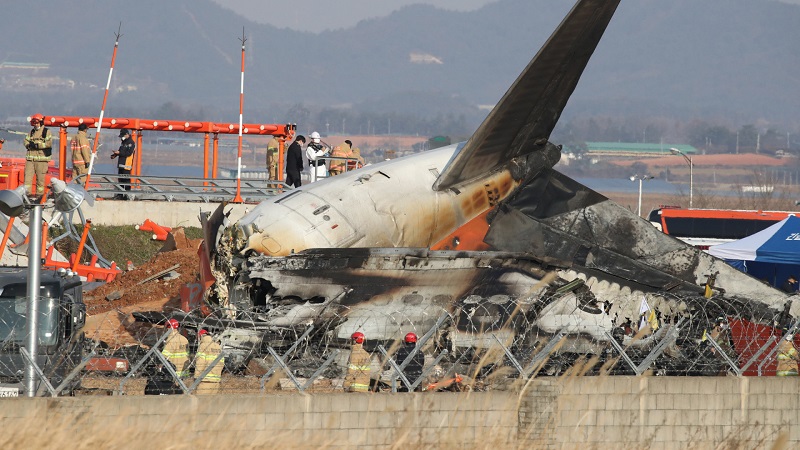 Vídeo mostra momento em que avião explode com 181 pessoas a bordo