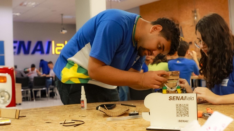 Senai MT e Governo do Estado formam mais de 800 estudantes no Novo Ensino Médio