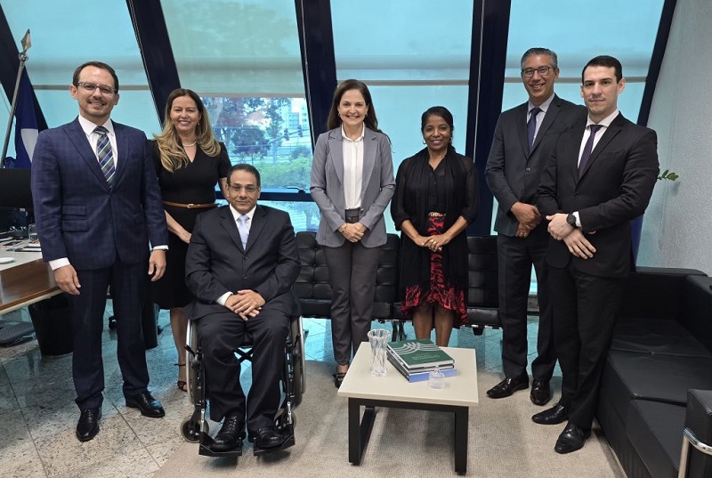 Diretores da OAB-MT reúnem-se com a presidência do TRT/MT