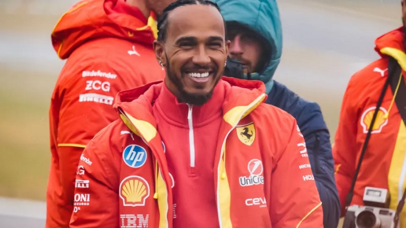 Lewis Hamilton chega à Ferrari e sugere mudanças no carro; entenda