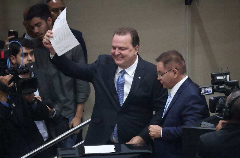 Max Russi promete diálogo e eficiência na posse da presidência da ALMT