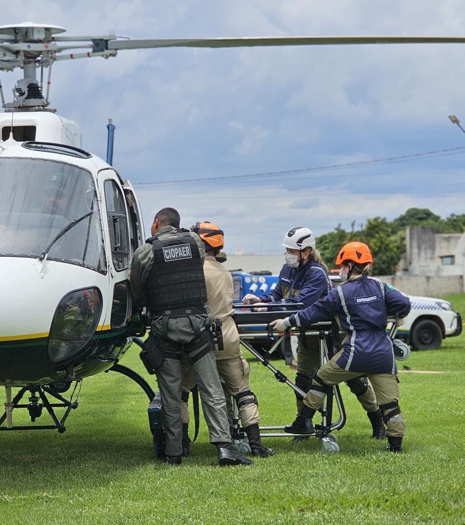 Ciopaer e Corpo de Bombeiros resgatam trabalhador que caiu em silo de grãos