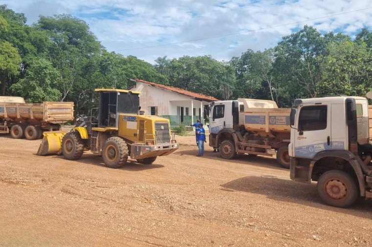 MEIO AMBIENTE: MP fiscaliza Morro de Santo Antônio encontra caminhões retirando Pedras para construção do “Parque Novo Mato Grosso”.