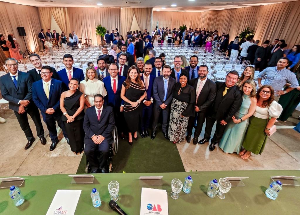 Gisela Cardoso dá posse a Bruno de Castro em Rondonópolis