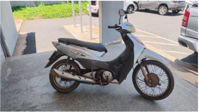 Mulher flagrada com motocicleta clonada é presa em flagrante pela Polícia Civil