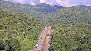 Trecho da Serra de São Vicente é interditado em meia pista nesta segunda-feira