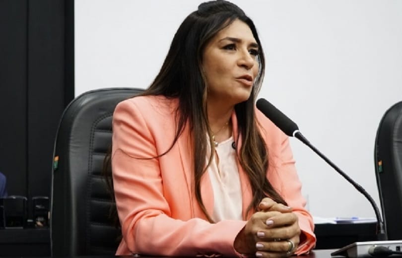 Vereadora diz que venezuelanos têm “costume do pedinte” e quer proibir crianças em semáforos