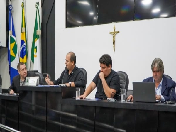 Comissão constata gastos de mais de R$ 472 mi na gestão Emanuel sem autorização da Câmara