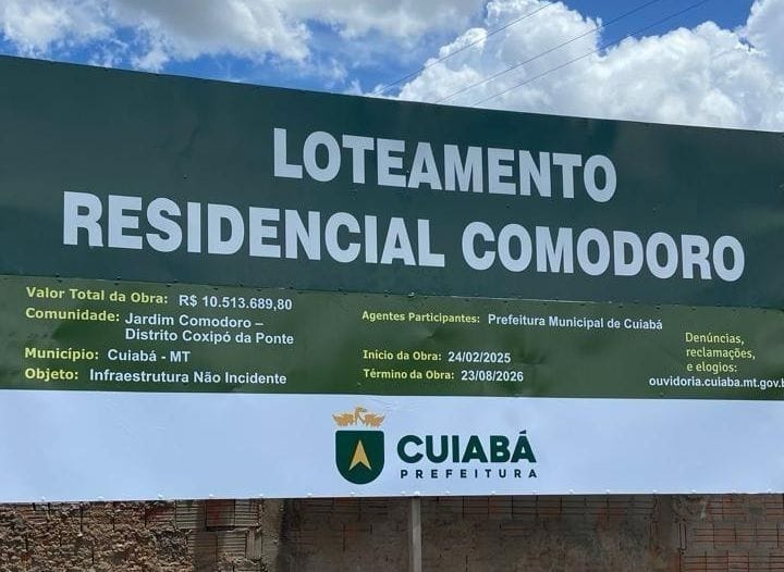 Prefeito e secretário assinam termos para construção de 500 casas em Cuiabá