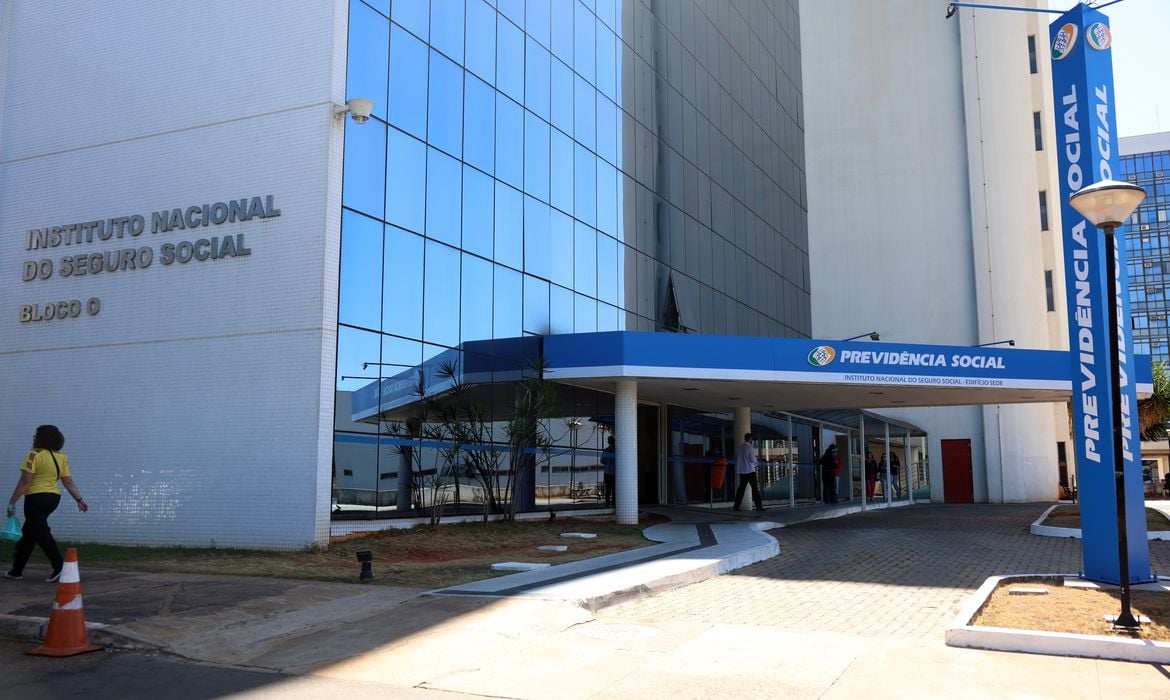 MENOS BUROCRACIA: Senado aprova programa de incentivo a servidores do INSS para reduzir filas