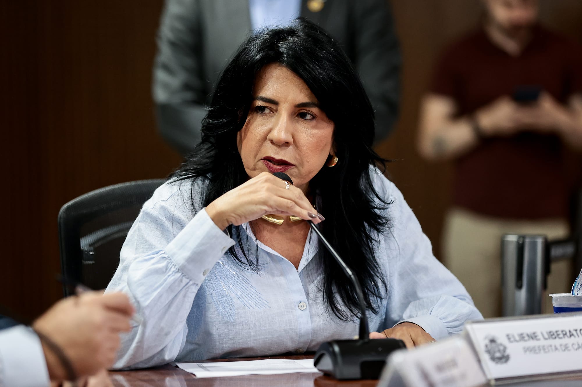 Justiça suspende aumento salarial de 42% para prefeita, vice e vereadores de Cáceres-MT