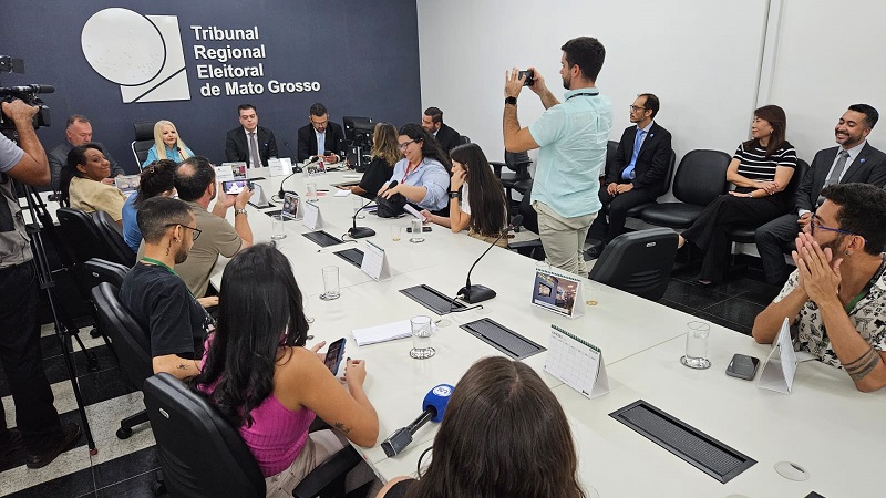Em coletiva à imprensa, presidente do TRE-MT fala sobre planejamento para Eleições 2026