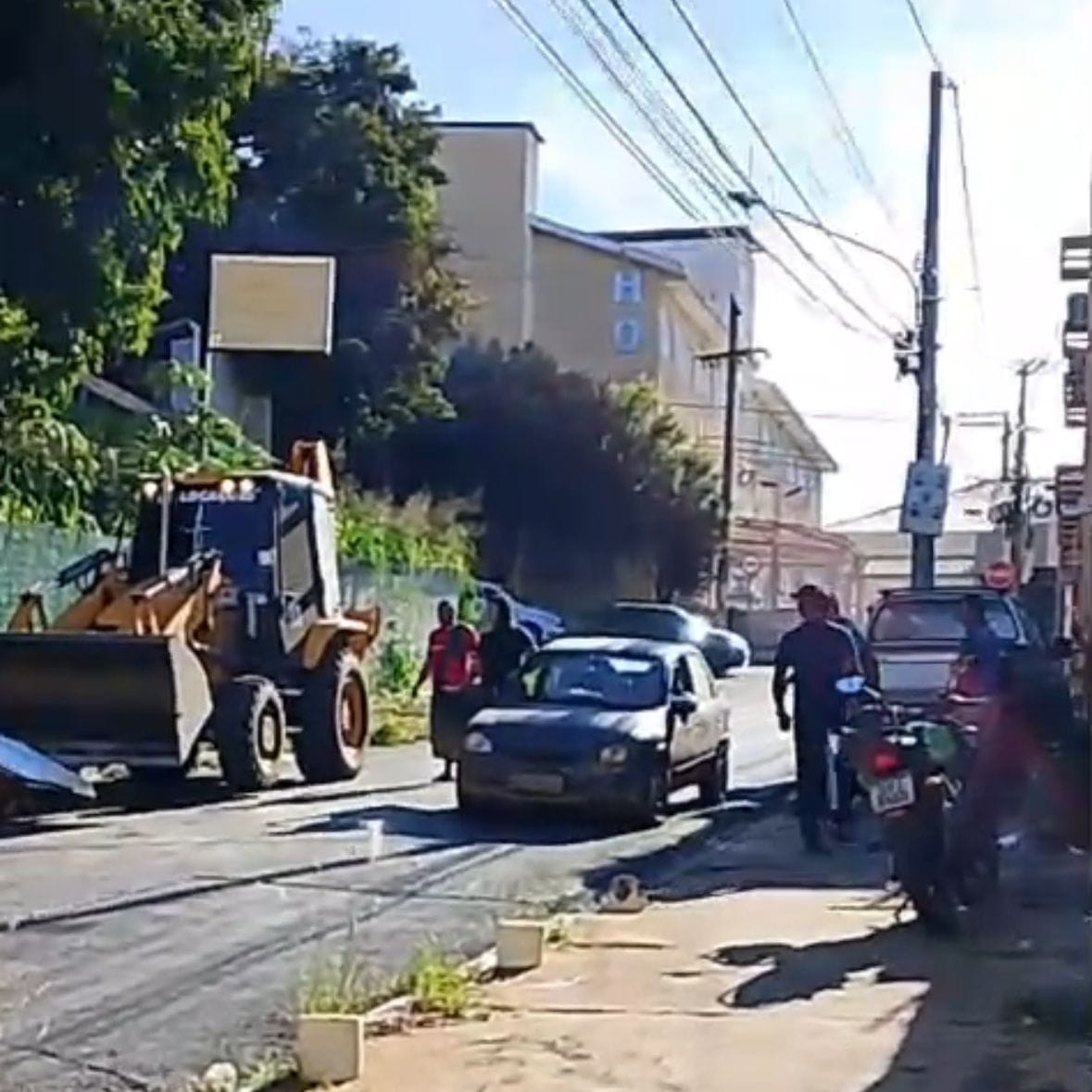 Servidores da Limpurb são agredidos e ameaçados durante limpeza em Cuiabá