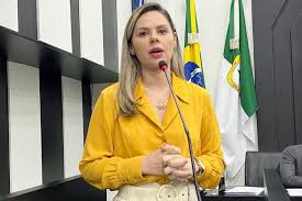 Vereadora critica proposta de acabar com recesso parlamentar em Cuiabá