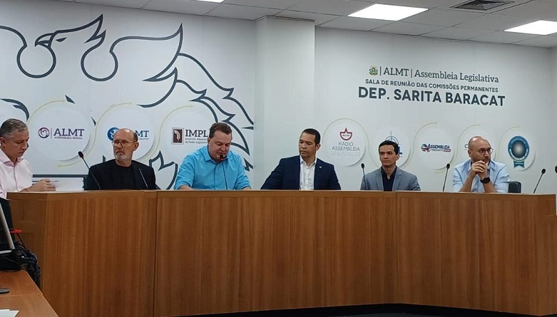 Controlador-geral comparece à ALMT e esclarece dúvidas sobre relatório