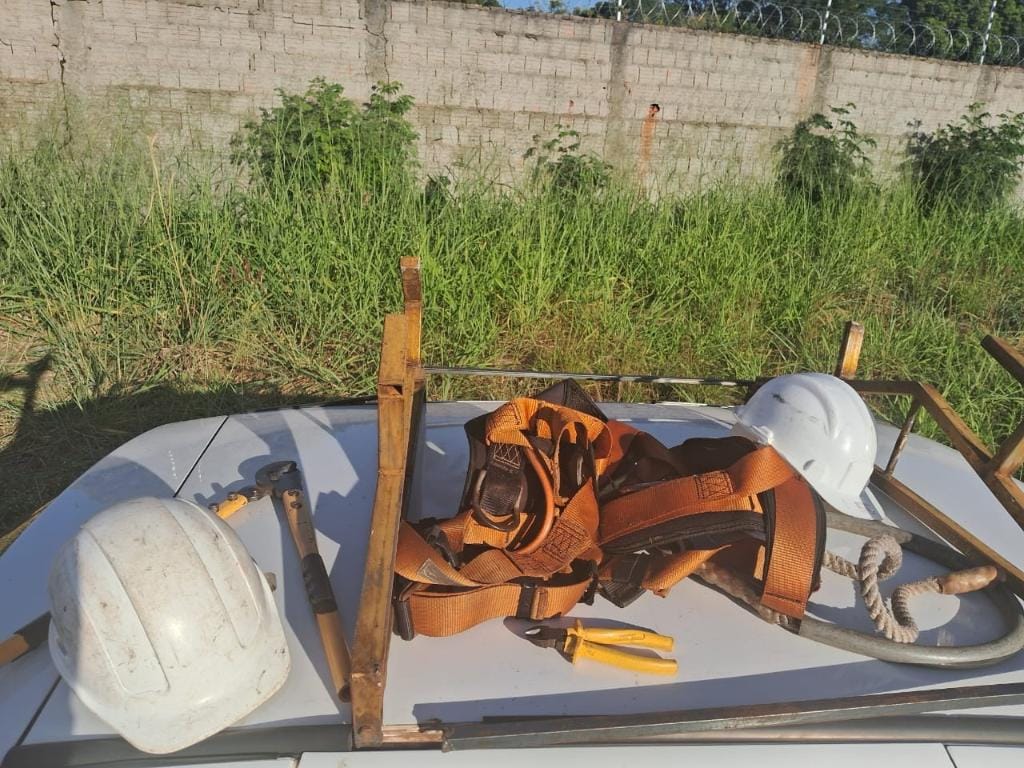 Dupla é presa com mais de 150 kg de fio de cobre furtados de empresa de telefonia