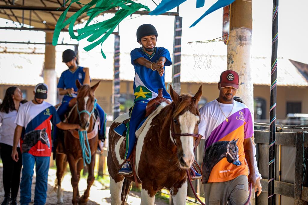 Seduc mantém equoterapia para crianças da rede estadual durante as férias escolares