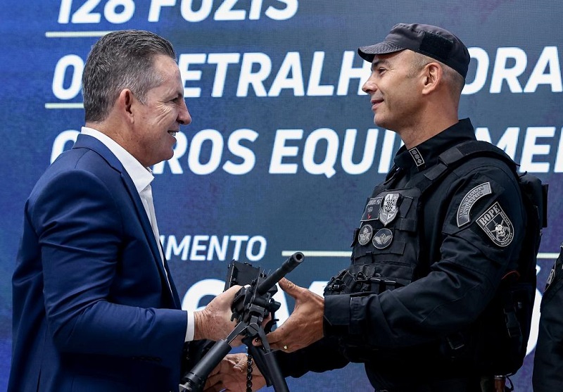 Mauro Mendes ressalta que “Só as Polícias de Mato Grosso e de São Paulo têm armas desse nível”