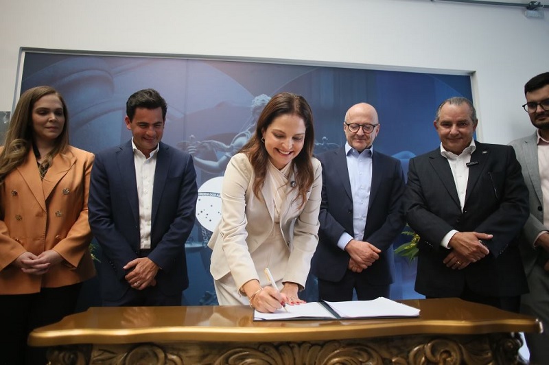 No Dia da Advocacia, OAB-MT e Desenvolve MT lançam linha de crédito facilitado para jovens advogados e advogadas