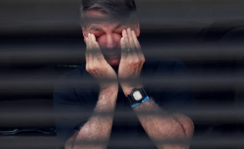 Com vigilância 24h, vizinhos "no olho do furacão" comentam nova rotina