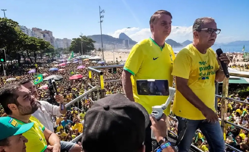 PF investiga Silas Malafaia no mesmo inquérito que Bolsonaro e Eduardo, diz TV