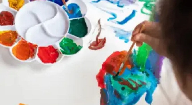 Justiça proíbe trabalho infantil sem autorização no Facebook e Instagram