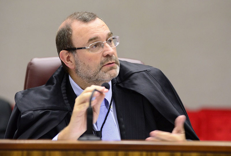 Relator reconhece prática de violação sexual mediante fraude e restabelece condenação de dentista