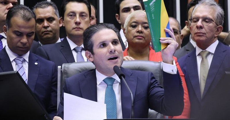 NORMA NATIMORTA - por proteger parlamentares bolsonaristas, PEC da Blindagem tem desvio de função