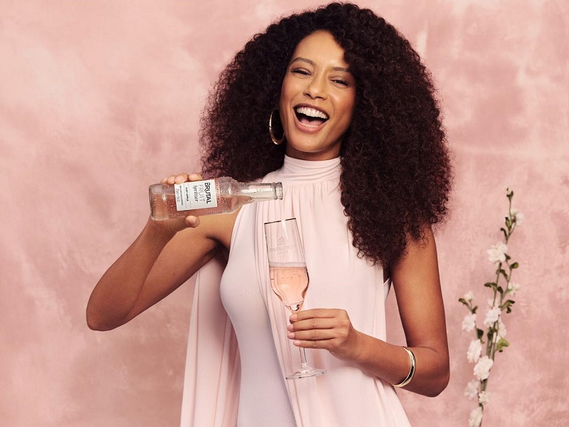 Autocelebração é destaque em novo filme de Brutal Fruit com Taís Araujo