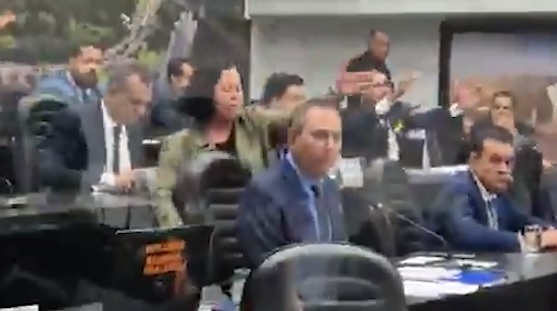 Câmara de Cuiabá tem sessão suspensa por falta de diálogo entre vereadores sobre aprovação de projeto